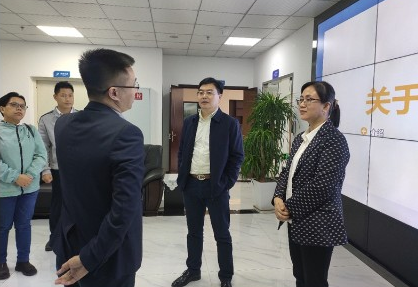 海口市瓊山區政府副區長秦立雙在市商務委自貿區指導處處長張葵陪同下蒞臨揚升公司考察指導